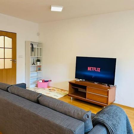 Family-Friendly Prague 5 Stay מראה חיצוני תמונה