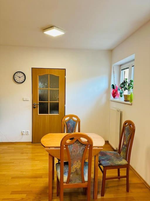 Family-Friendly Prague 5 Stay מראה חיצוני תמונה