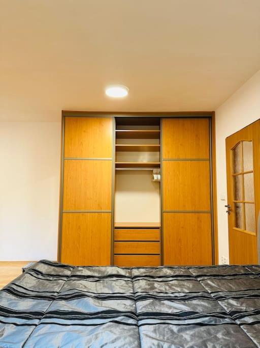 Family-Friendly Prague 5 Stay מראה חיצוני תמונה