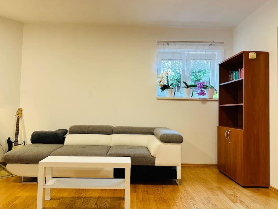 Family-Friendly Prague 5 Stay מראה חיצוני תמונה
