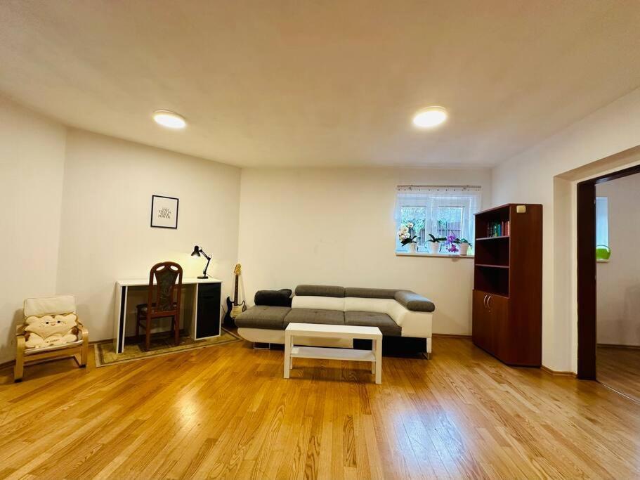 Family-Friendly Prague 5 Stay מראה חיצוני תמונה