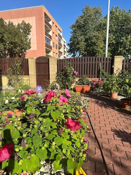 Family-Friendly Prague 5 Stay מראה חיצוני תמונה